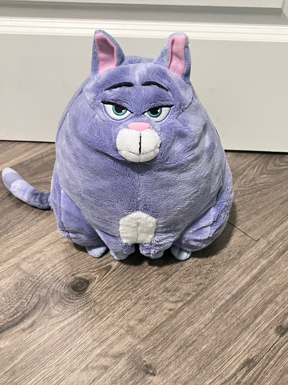 Universal Studios Illumination The Secret Life of Pets 12" Chloe Cat Plush